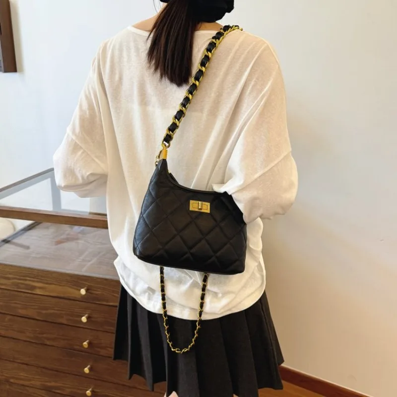 

Cozy Knit Comfort Bag For Women Snug Underarm Shoulder Bag For Fireplace Evenings And Relaxation