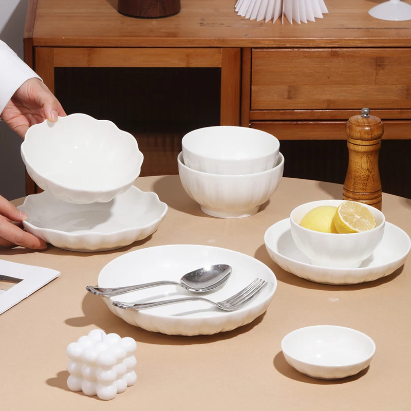 SOLECASA Ins Style Ceramics White Porcelain Dinnerware Set High-End Plates Bowls Set Modern Elegant Tableware for Home Dining