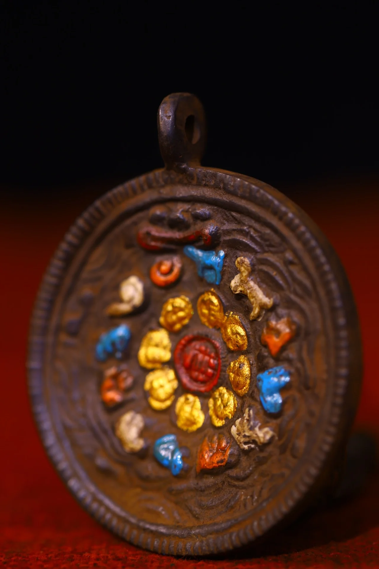 

3"Nepalese folk Old Bronze Cinnabar Painted Eight Diagrams Garuda Dhwaja Buddha Card Pendant Amulet Town house