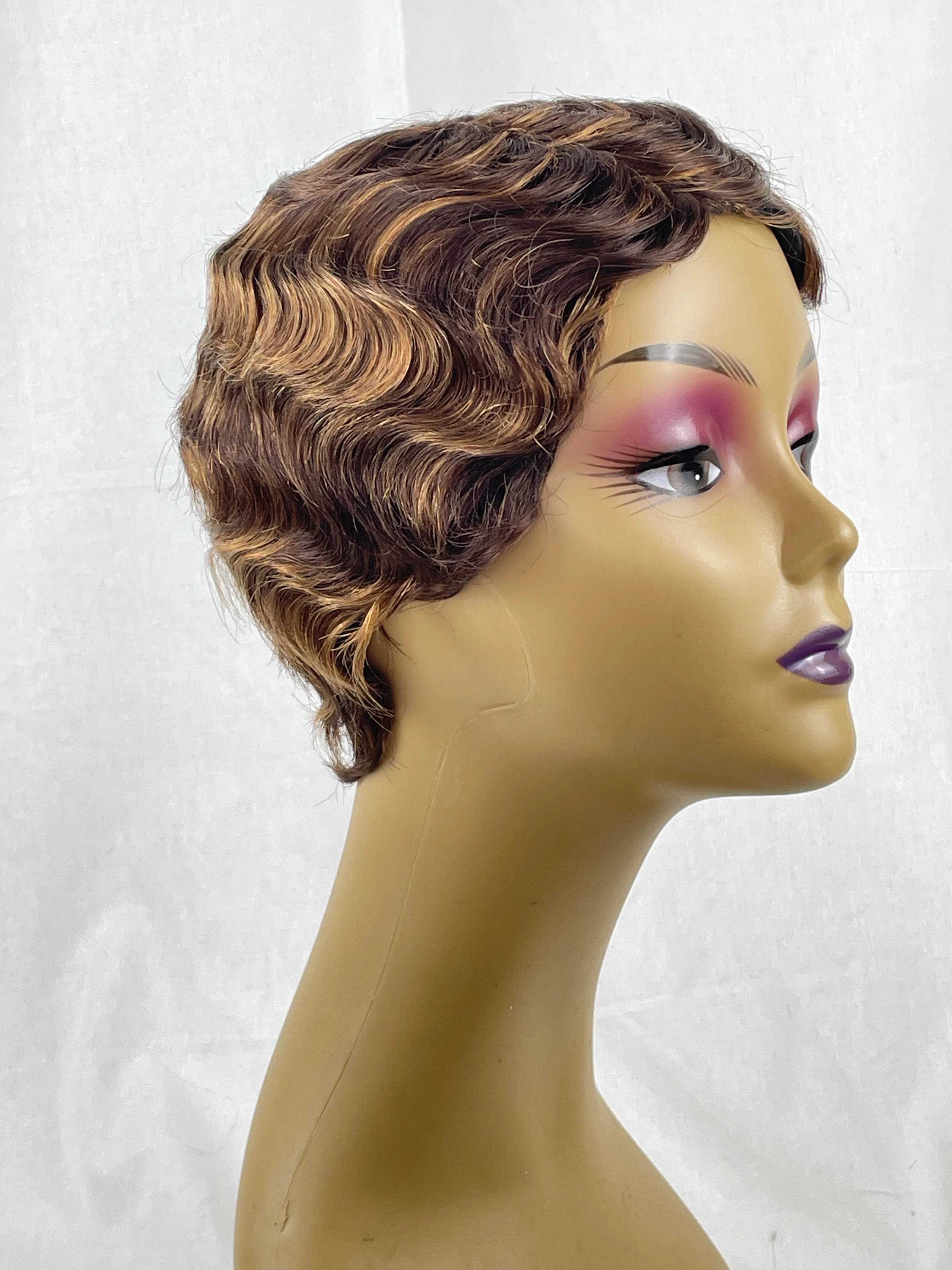 짧은 픽시컷 가발 100% 인모 가발 핑거 오션 웨이브 가발 기계 제작 가발 금색과 갈색