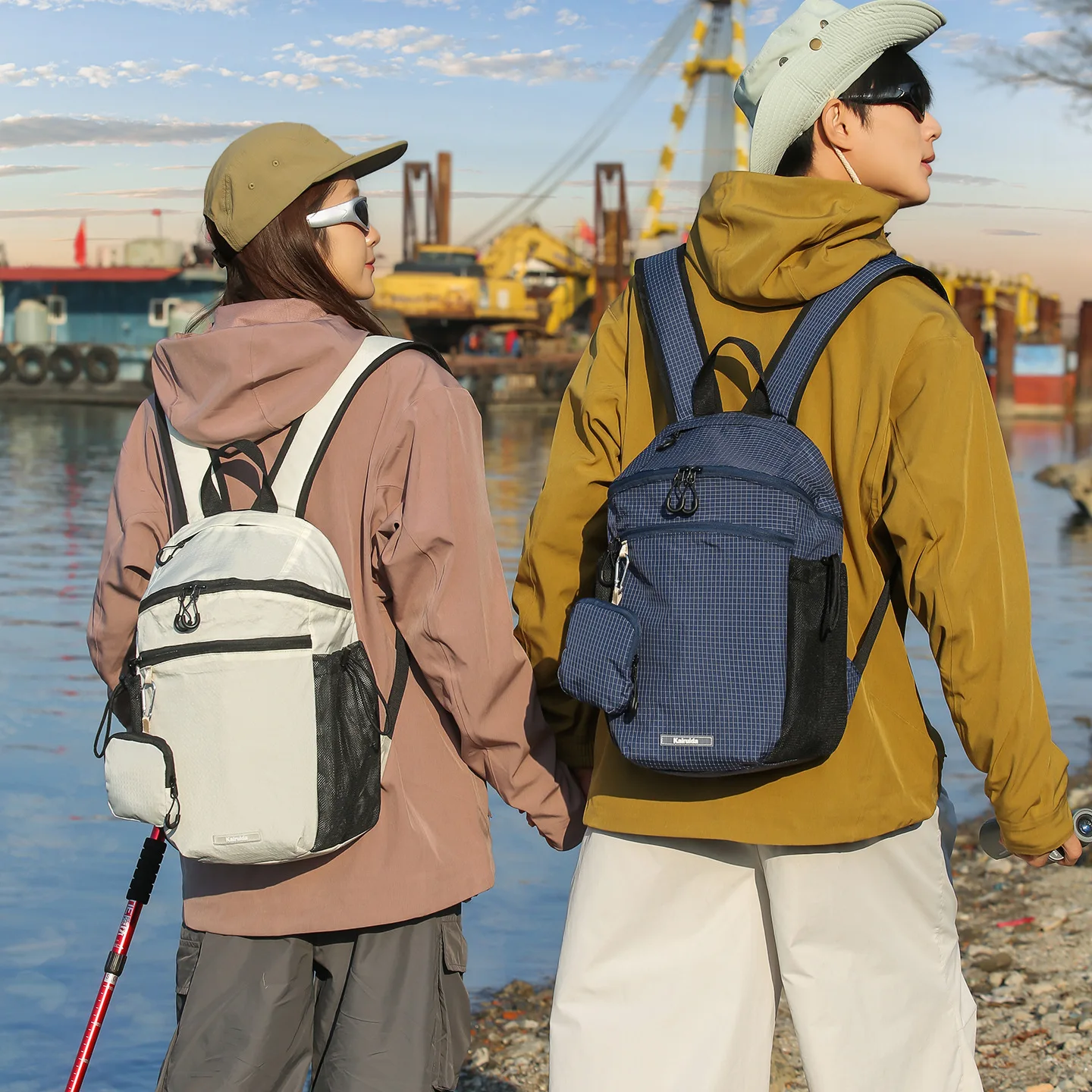 Ultra-light checkered backpack for women, nylon waterproof student schoolbag, commuting and travel computer bag