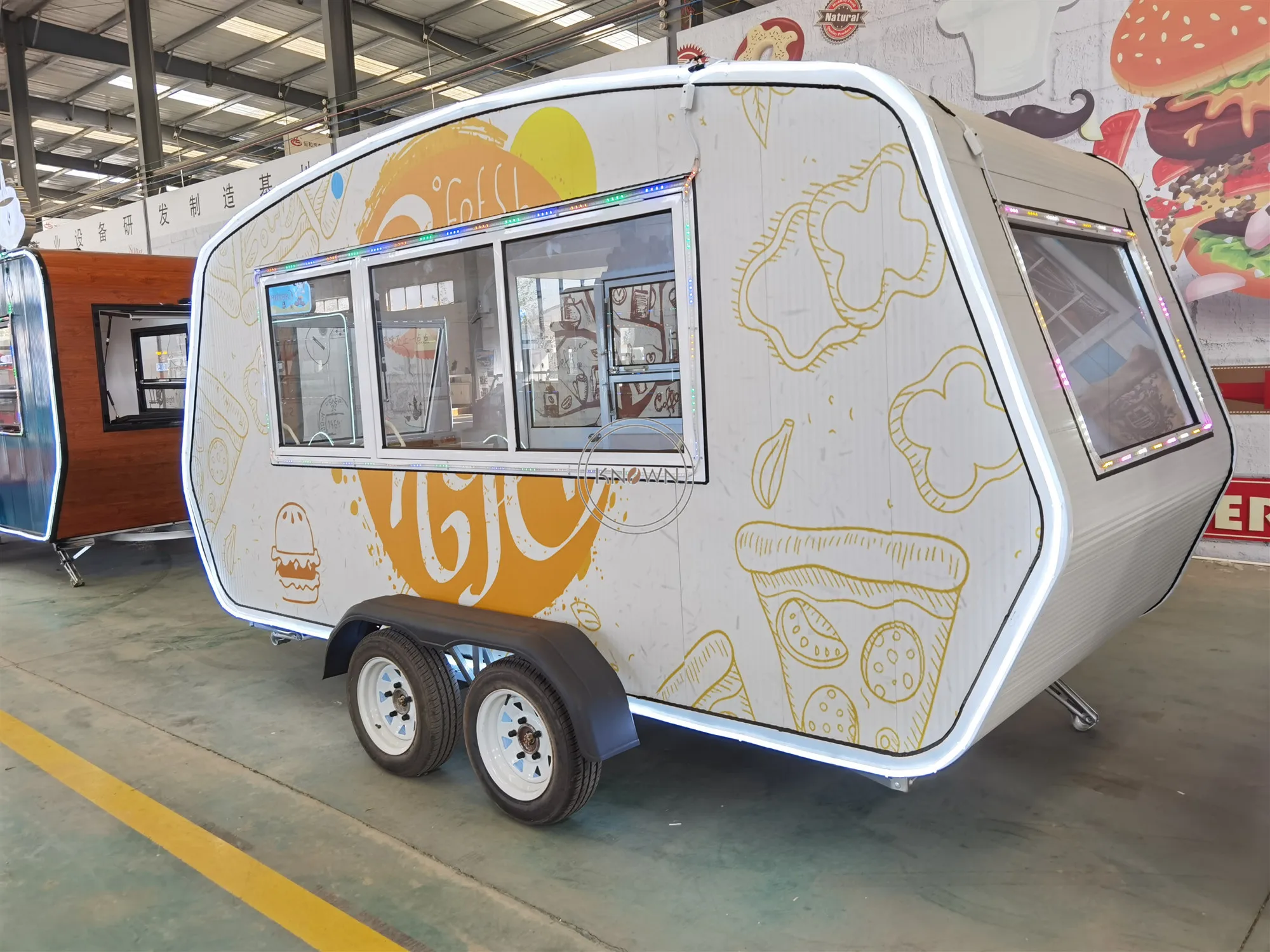 18 قدم Trailers مقطورة الغذاء مجهزة بالكامل المحمول المطبخ الوجبات السريعة مقطورة شاحنة الآيس كريم بيع عربة