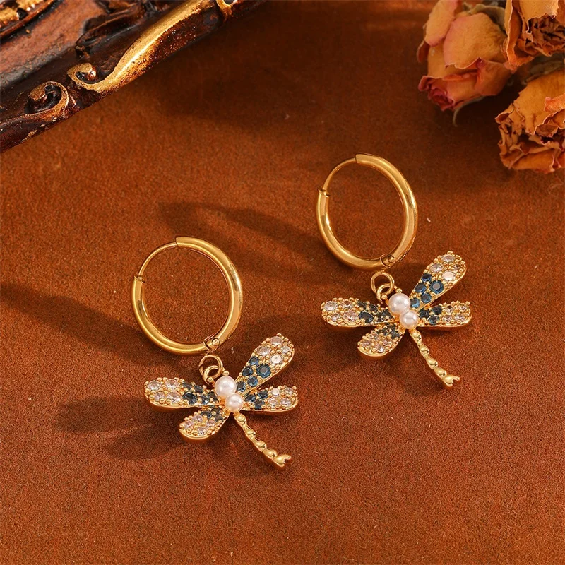 EILIECK Glänzende Strass-Perlen-Libellen-Luxus-Halskette und Ohrringe für Damen, Goldfarben, PVD-beschichtet, Eleganter Wasserfester Schmuck, Neu – Detail 12