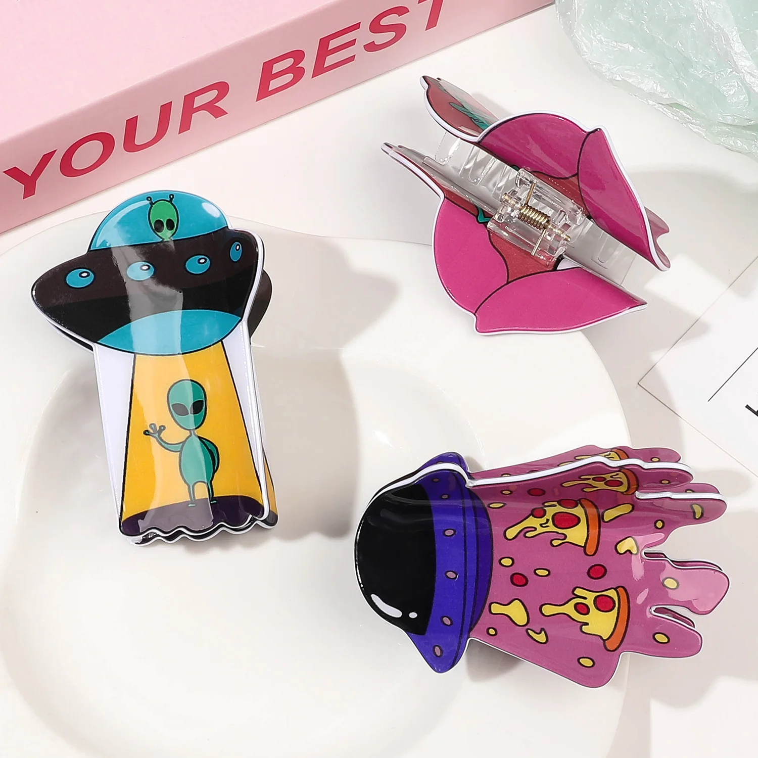 Halloween Outsiders UFO Hair Claw Creative Space Alien Design Acrylic Hair Claw Clips Hair Accessories for Women Girls