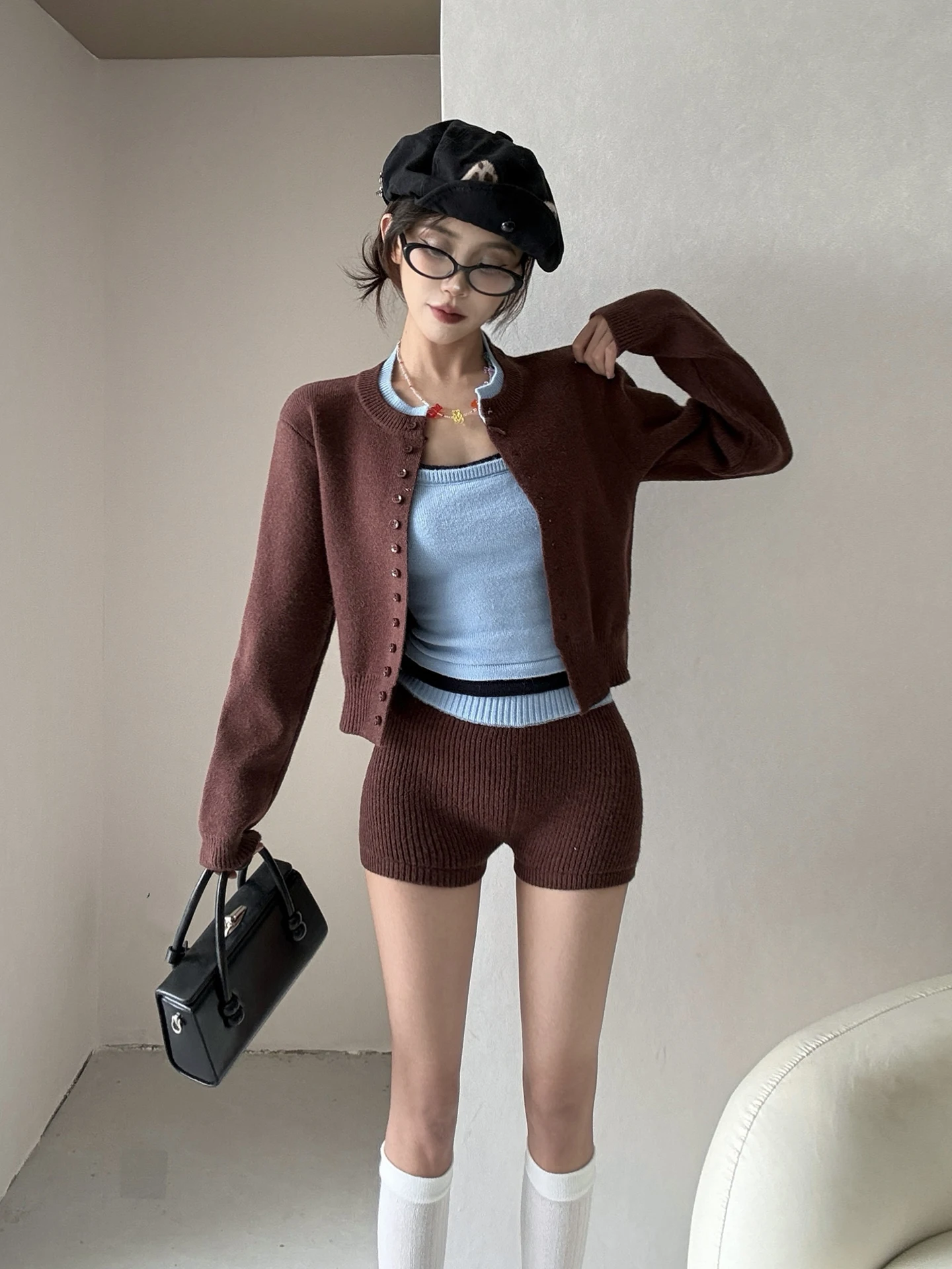 American Retro Spicy Girl Miu Color Block Knitted Short Set with Open Cardigan And Strap Slim Fit Shorts Three Piece Set