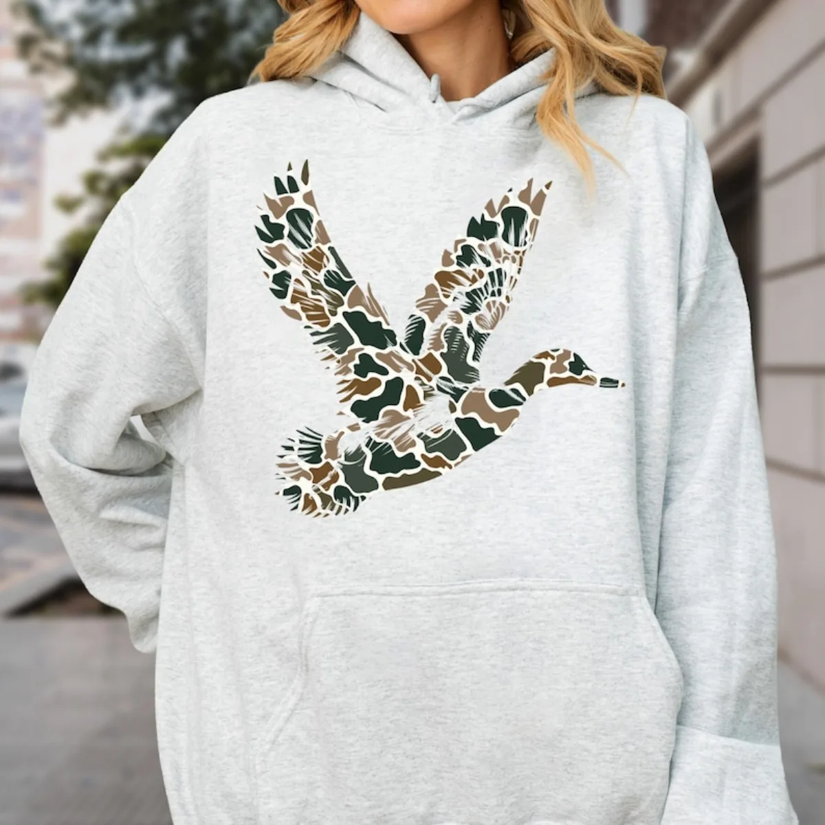 เสื้อสเวตเชิ้ตและเสื้อฮู้ดลายพรางสำหรับผู้หญิง สไตล์ลำลอง สำหรับล่าเป็ด พิมพ์ลายมีฮู้ด บุด้วยผ้าฟลีซหนานุ่ม เหมาะสำหรับเป็นของขวัญ ใส่ได้ทุกวัน