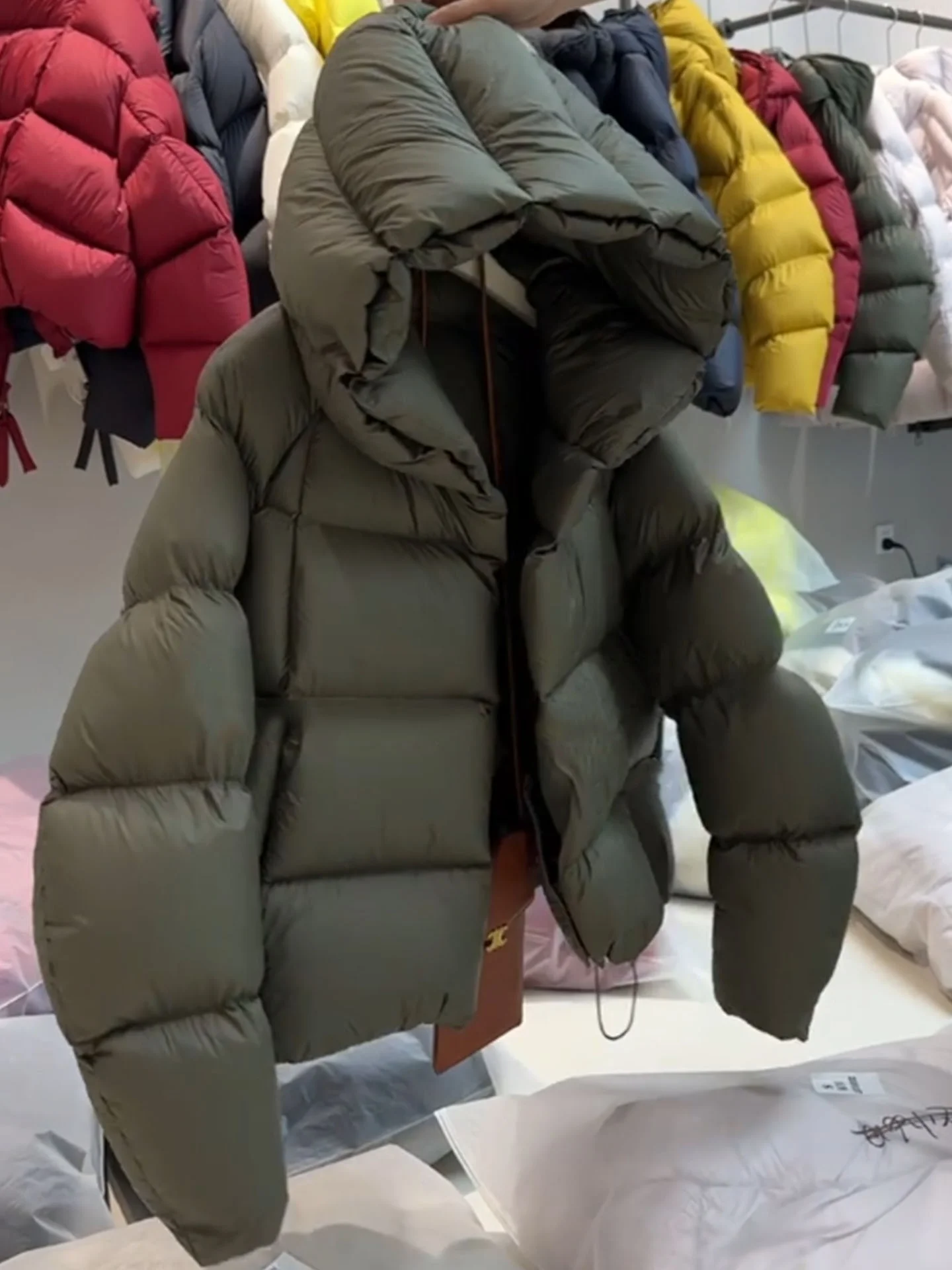 Único een ort Puffer Jaet Feminino 2025 Inverno Novo Sle Casaco de pão com capuz Tamanho pequeno Casacos Commute Faion Polyest...
