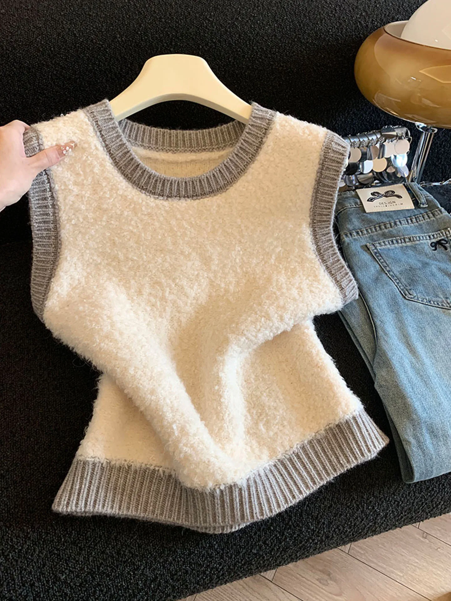 

Женский модный топ Emily Clud: вязаный жилет-безрукавка с круглым вырезом, мягкий и теплый, рекомендованный выбор