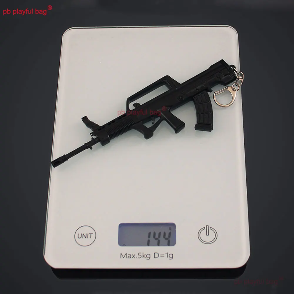 18cm 미니건 모델 QBZ-95 라이플 키체인 모델 게임 메탈 펜던트 액션 피규어 열쇠고리 장식 어린이 장난감 선물 ZG269