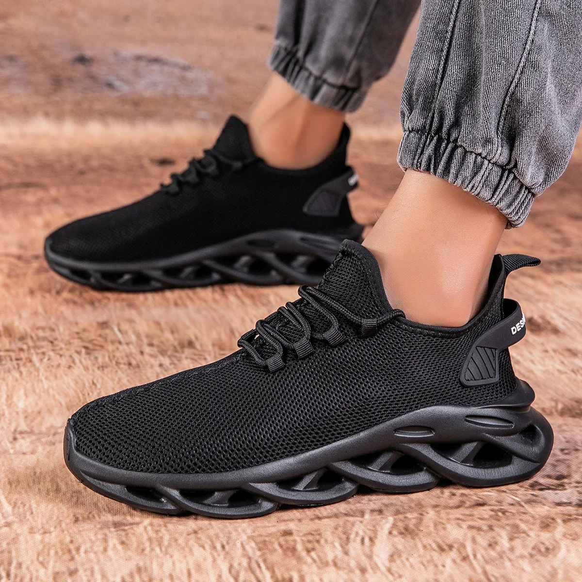 Black Shoes Men Casual Sneakers Mesh Breathable Shoes Male Running Trainers Sports Shoes Lightweight Comfortable Sneakers Men