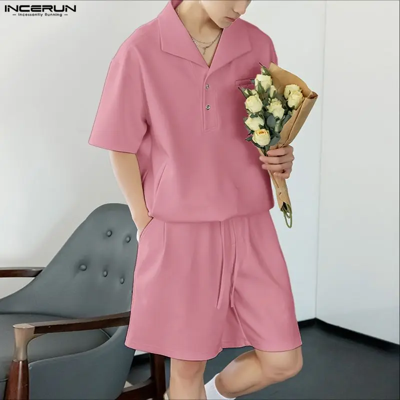 

INCERUN Мужские комплекты Однотонная рубашка с короткими рукавами и шорты с лацканами Комплекты из двух предметов Уличная одежда Свободные модные повседневные мужские костюмы 2025 года