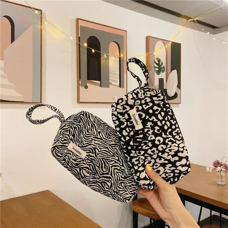 Simple Design Female Purses Organizer Leopard&Zebra Canvas Make Up Bag Zipper Pouch Wristlet Wallet Bags for Women Gift