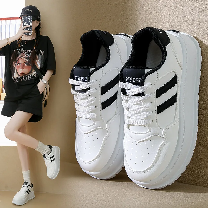 Sneakers da donna 2024 autunno suola spessa bianche nuove scarpe Casual Mesh traspirante Lace Up Comfort scarpe da Skateboard a righe antiscivolo