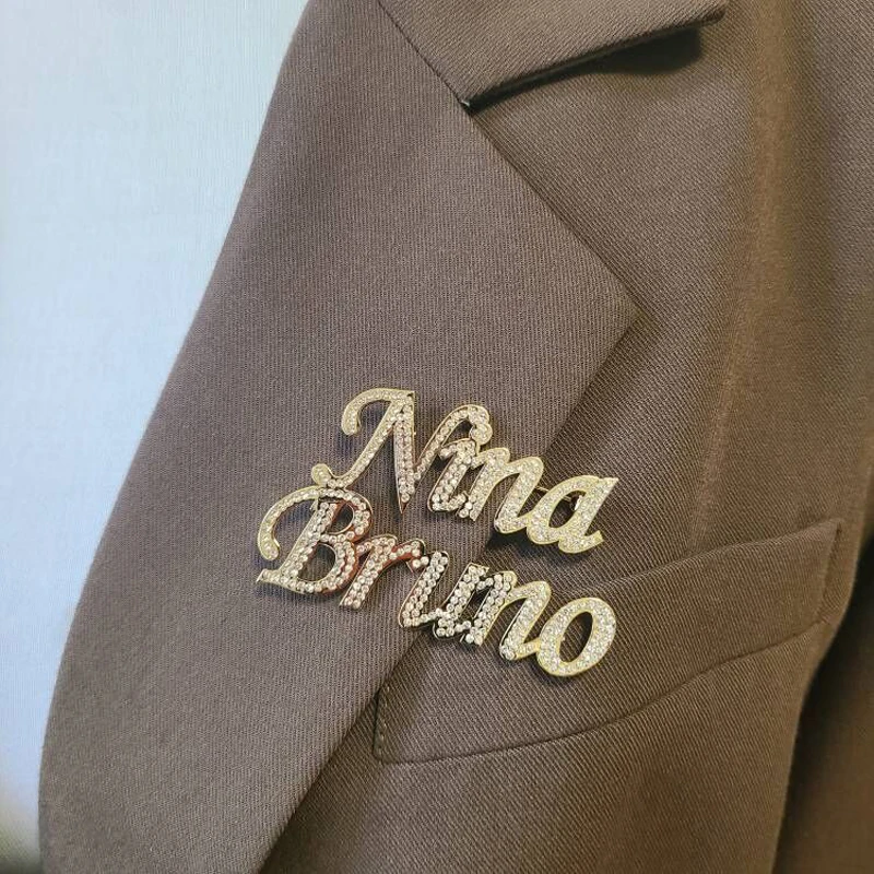 Stainless Steel Customized Name Brooch with Crystal Custom Name Plate Ladies Men Lapel Pin Personalized Wedding Part Gift