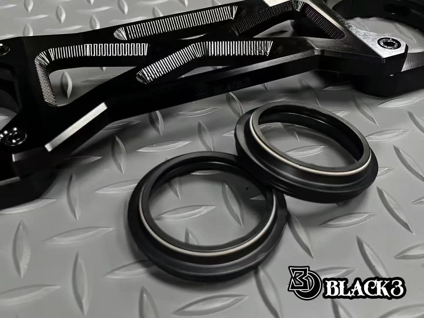 PB Style Front Fork Stabilizer DS Style Fork Brace For Harley Road Glide Street Glide Touring, CNC Aluminum Front Suspension Sta