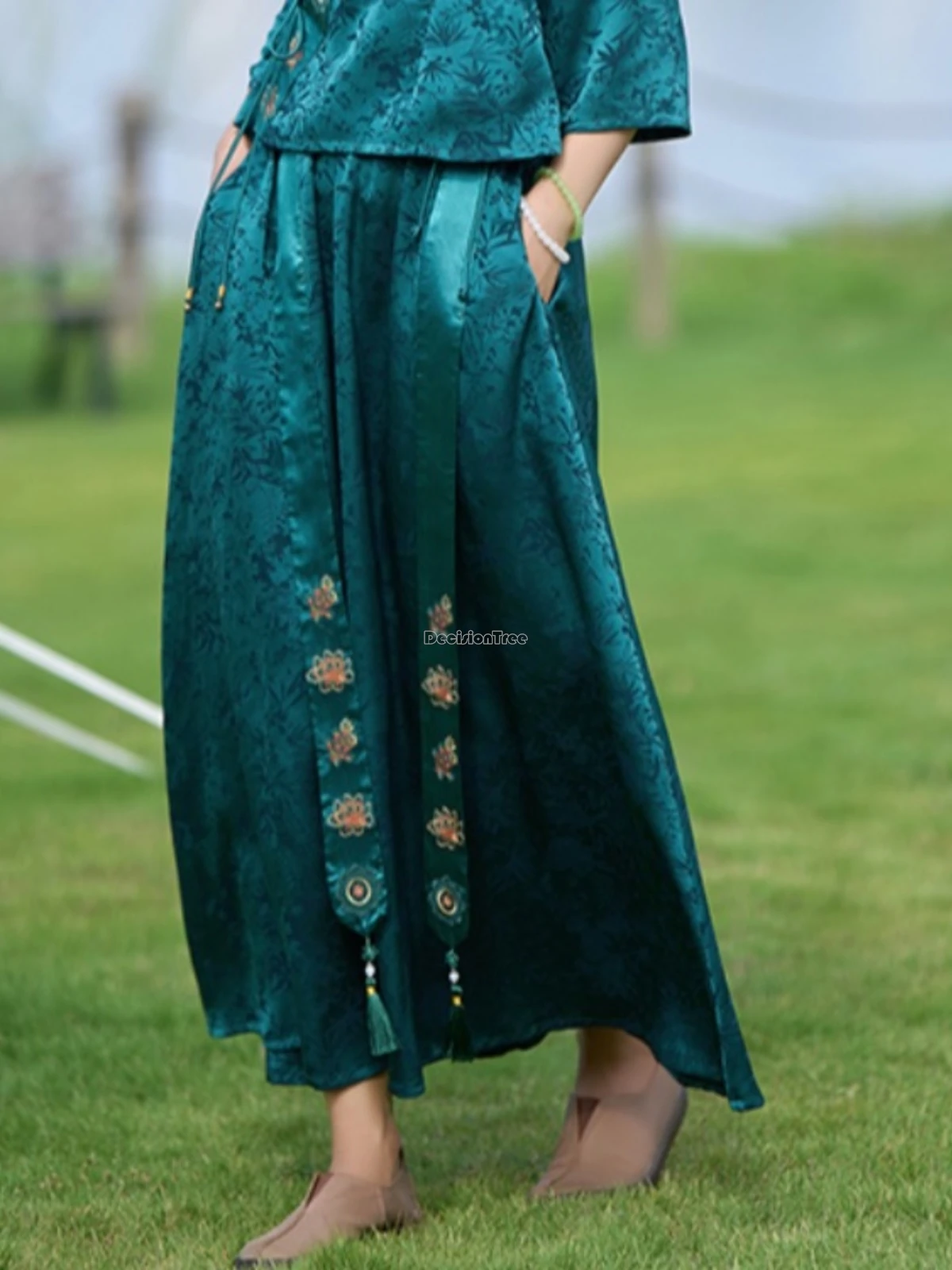 

2025 retro chinese national style embroidered jacquard half elastic waist skirt women loose daily style fringed half skirt t001