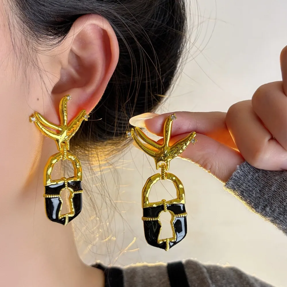 

Retro Style Metal Lock Hole Earrings with Personalized Fashionable Style Elegant Temperament Earrings for Women