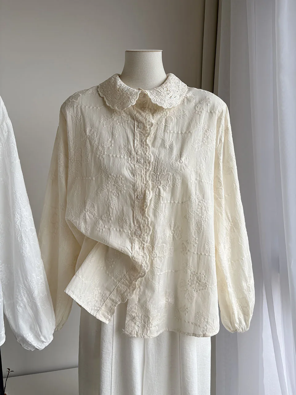 Women Beige Lace Embroidery Blouse Scalloped Peter Pan Collar Lantern Long Sleeve Loose Sweet Vintage French Female Shirt Tops