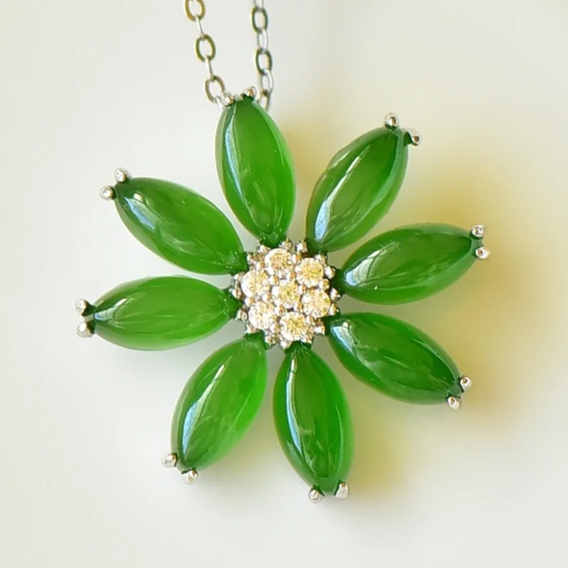 SGARIT Authentic Jadeite Hetian Green Jade S925 Silver 22*22mm Sunflower Pendant Simple Elegant Fine Texture with Silver Chain