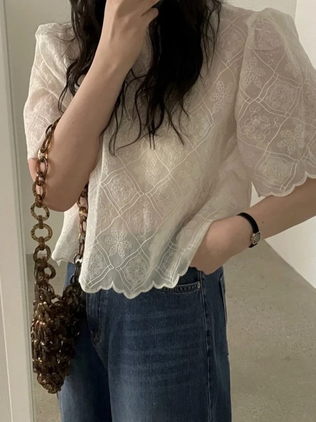 

Sweet Loose Lace Shirt for Women with Bubble Sleeves And Bow Detail Floral Embroidery round Neck Polyester Short Sleeve Top