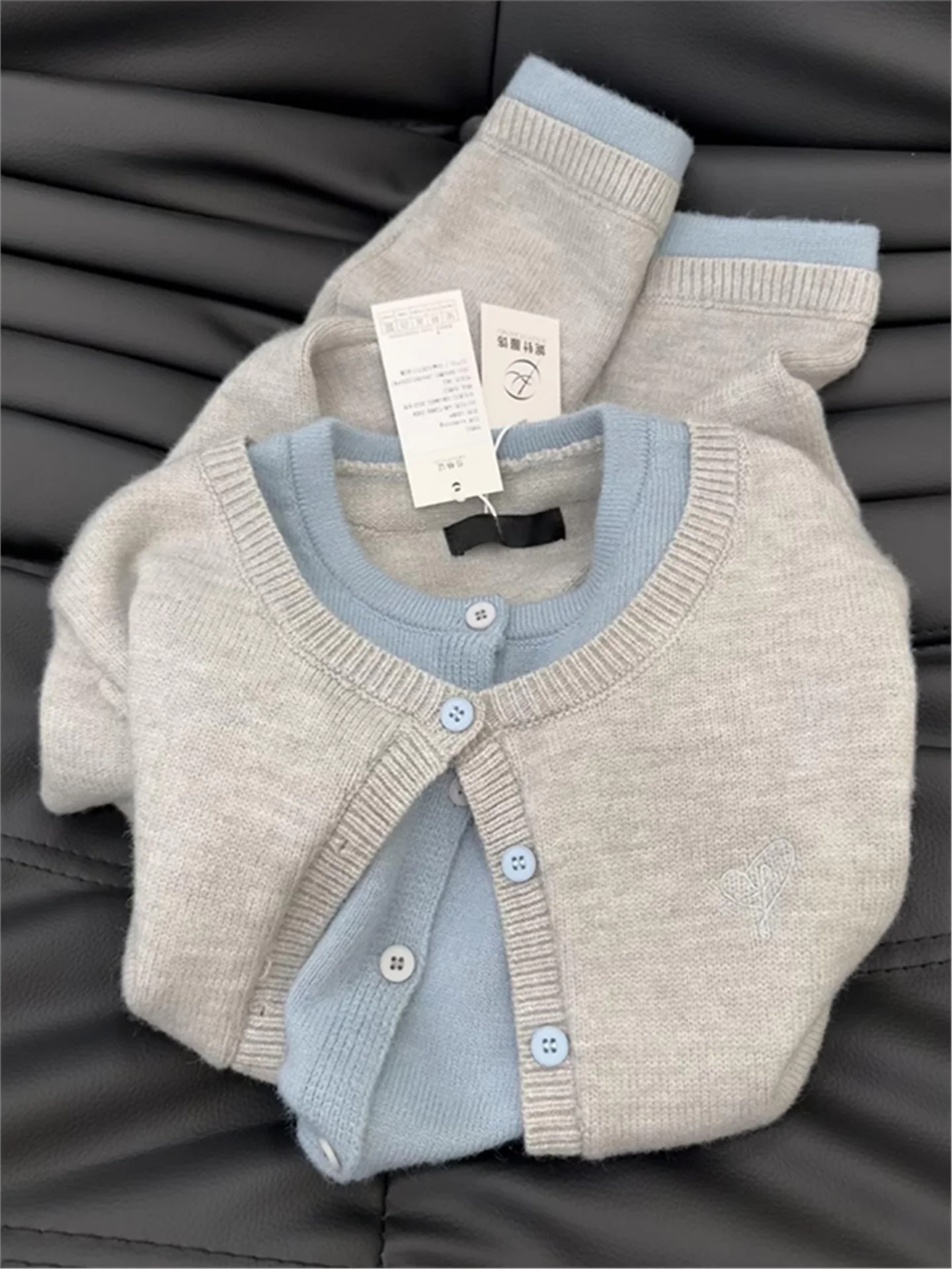 

Шикарный вязаный свитер с длинными рукавами, дизайн Весна 2026, большие размеры, женский, модный, элегантный, повседневный, из мягкой ткани, для ношения под одеждой