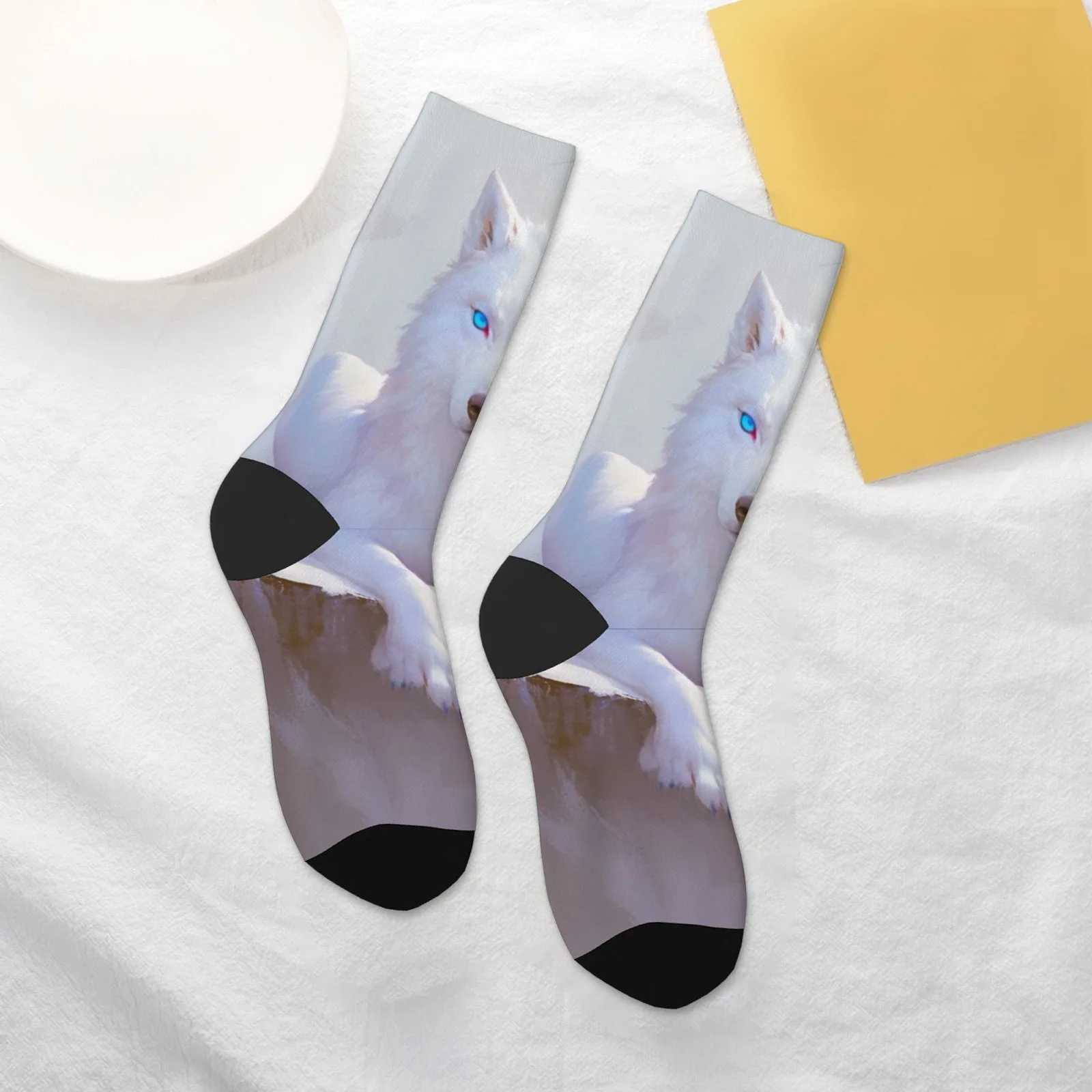 Novidade meias de cano médio com estampa de lobo branco selvagem com olhos azuis – unissex macias e confortáveis respiráveis para entusiastas da moda