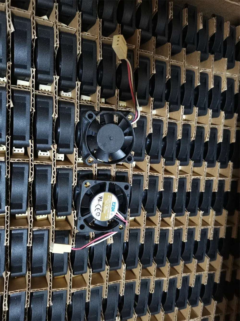 

For AVC DS04010B12U 4010 dual ball-bearing 12V 0.14A 4cm 40X40X10MM 5,500RPM 28.18CFM CPU axial cooling fan