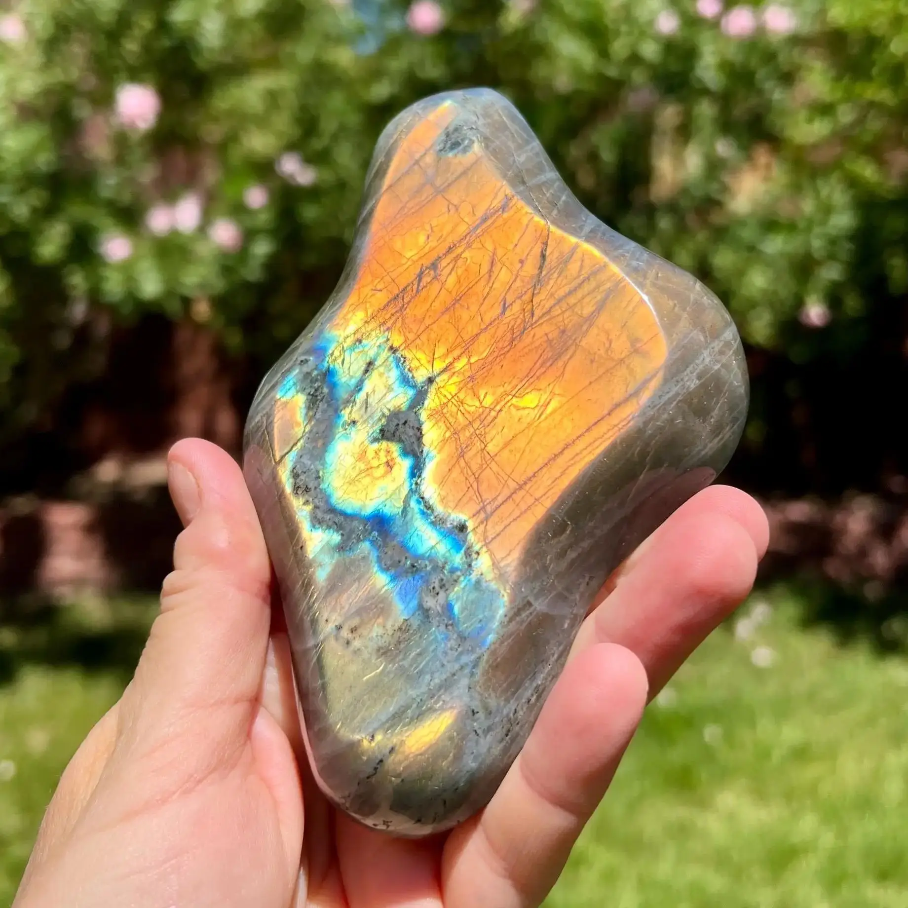 1pc Labradorite Cloud Bowl Carving - Hand-Carved Quartz Crystal, Natural Mineral Specimen for Home Decor & Crystal Gifts view 4