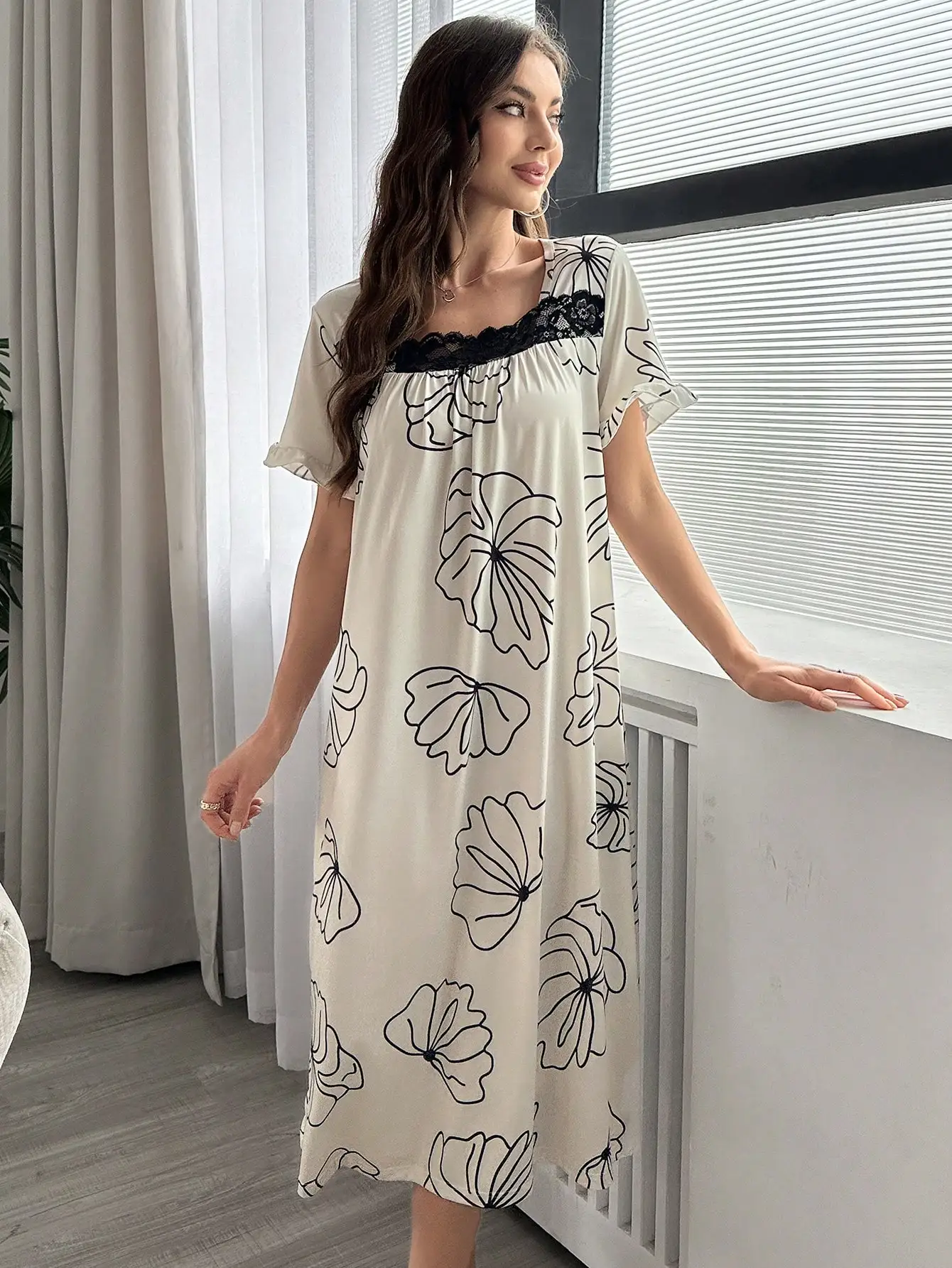 

Single-Piece Summer Pajamas for Women, Elegant Flower Print, Square Collar, Long Loose Nightgown, Can Be Worn Outside, Home Robe