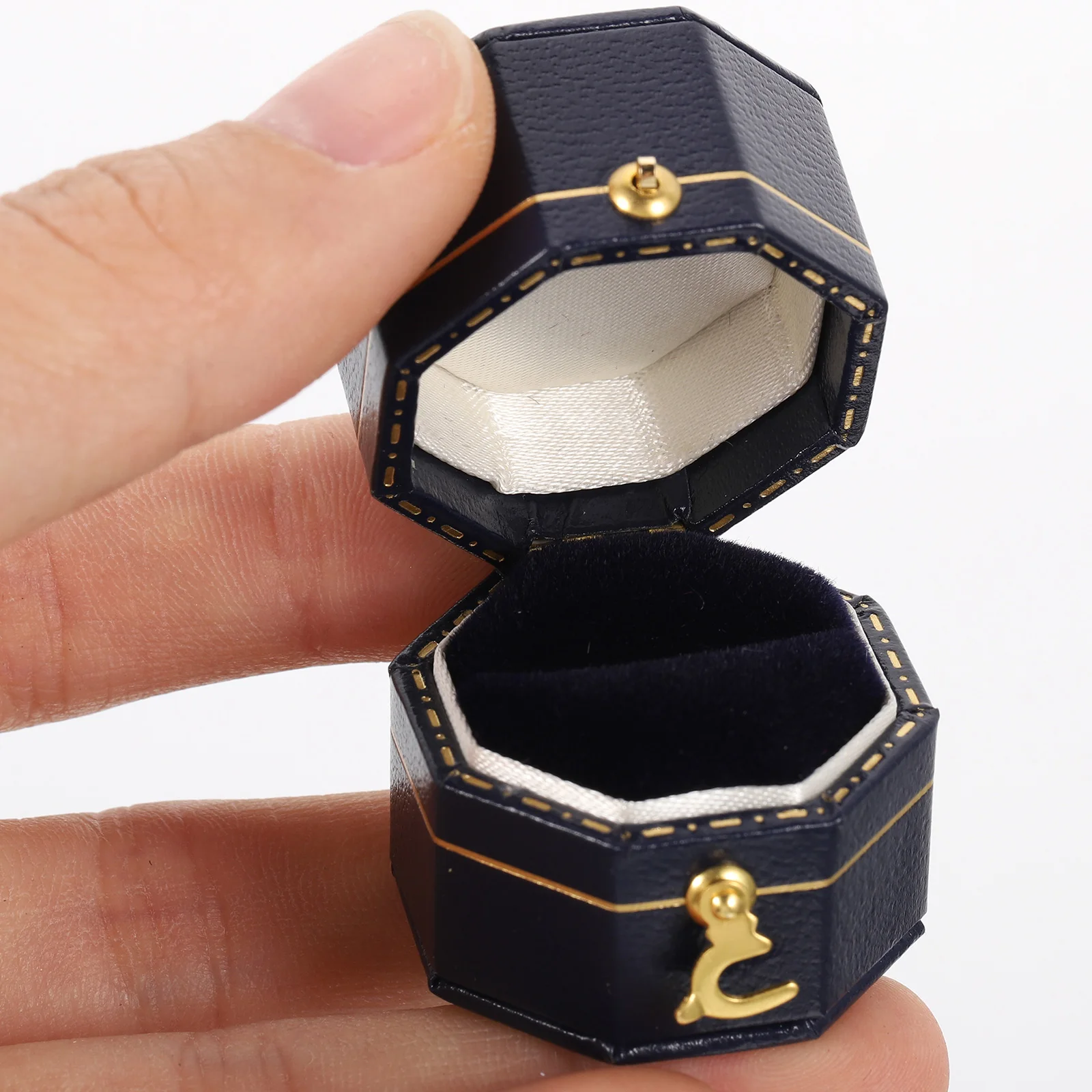 

Elegant Box Compact Travel Storage Case Delicate Jewelry Organizer Wedding Engagement Ring Holder For Women Party