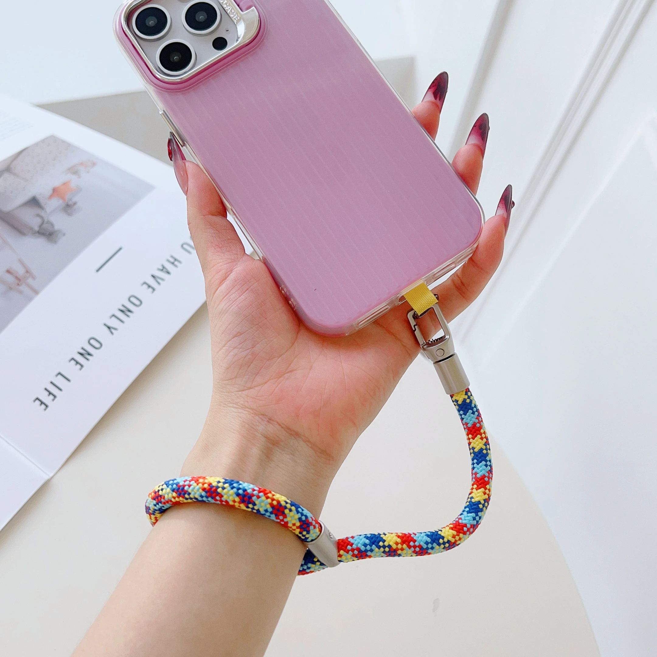 360 °   Rotierendes multifunktionales Handy-Lanyard, verstellbares Handgelenkschlaufe, kurzes Seil, kreatives Hängestück mit Metallverschluss und Schnalle
