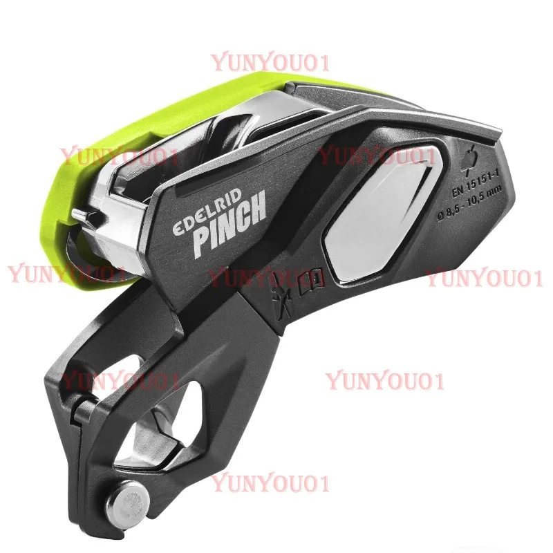 El nuevo protector de escalada de Edelrid Pinch es un dispositivo de descenso multifuncional con una combinación de funciones.