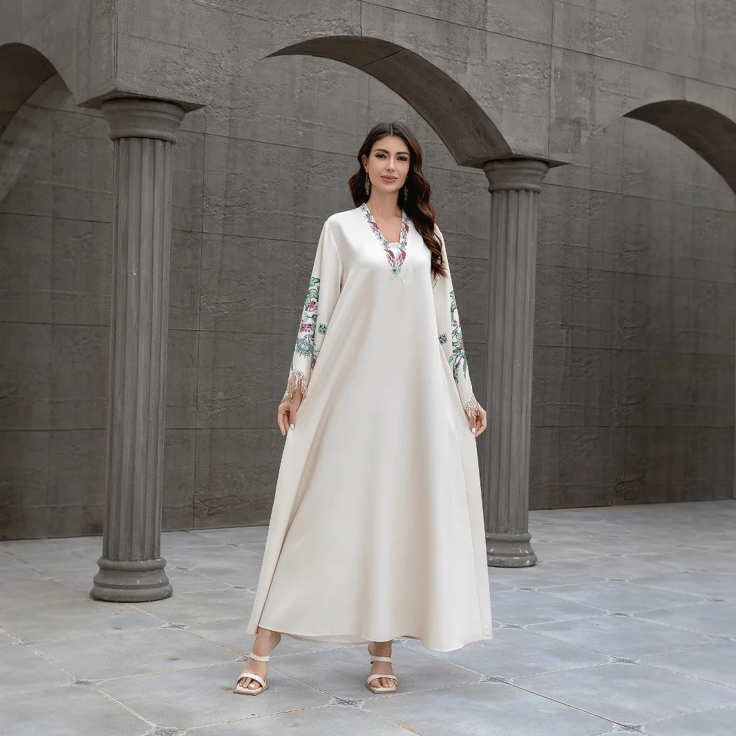 

Fashion Slim Fit Muslim Women's Robe V-Neck Embroidered Tassel Elegant Temperament Arabian Dress Women's Dress Accessories