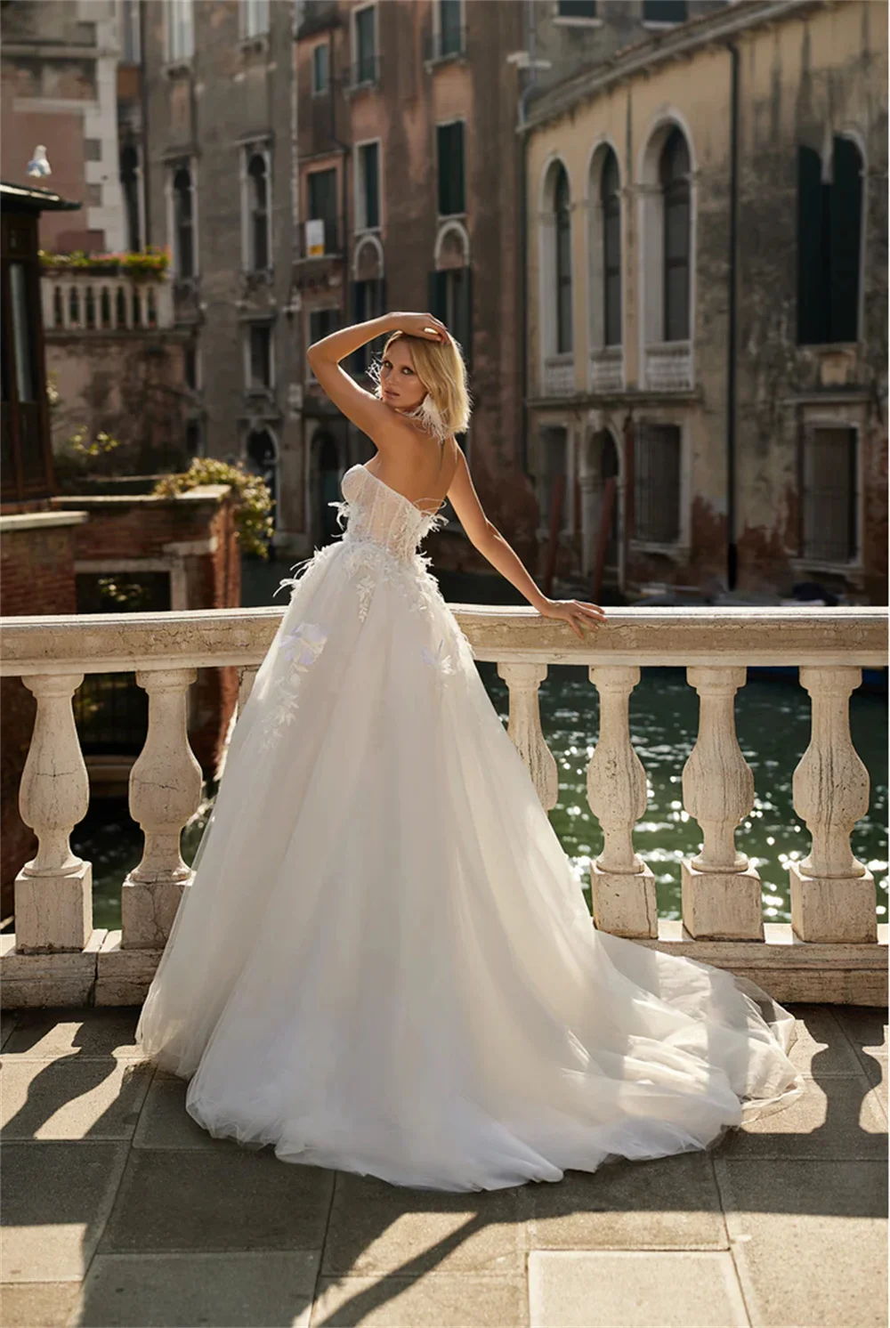 도쿄 맞춤 제작 화이트 사이드 하이 슬릿 웨딩드레스 스위트하트 네크라인 슬리브리스 백 레이스업 브라이덜 가운 A라인 웨딩드레스