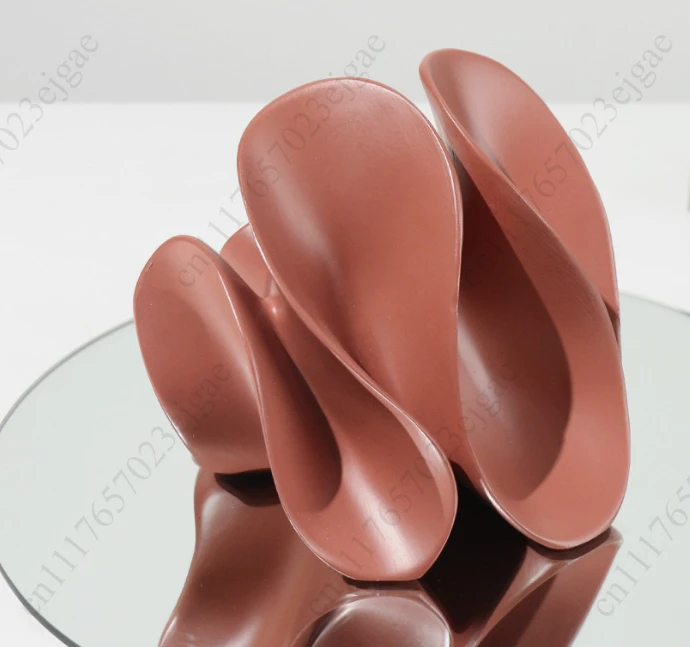 Resin Handicraft Ornaments Geometric Petal Shape Abstract Openwork Sculpture Resin Artwork Home Decoration Decorative Figurines
