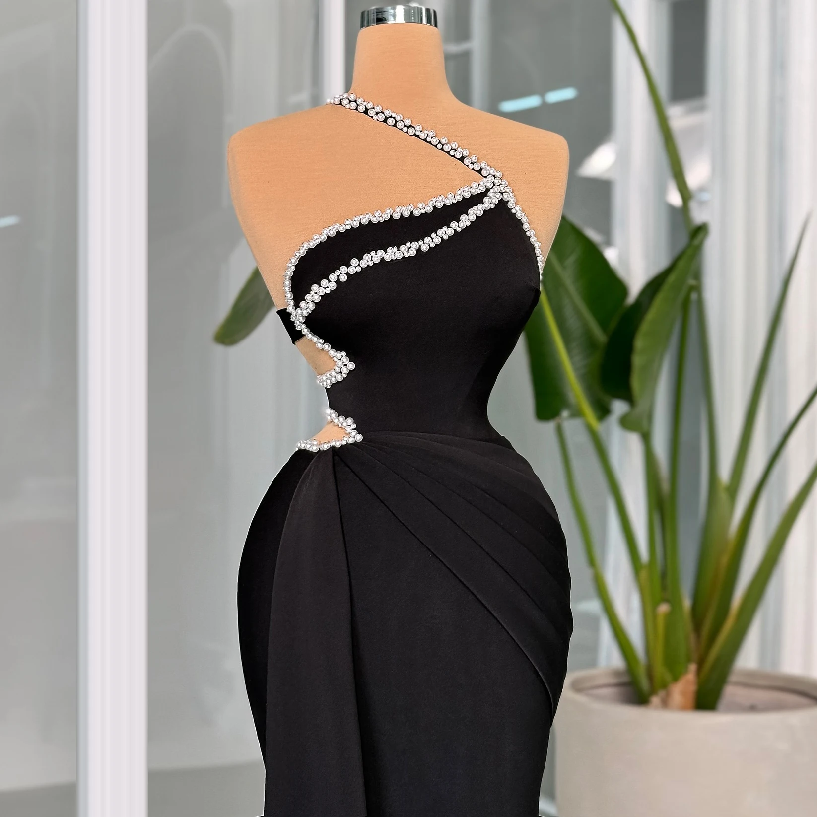 Avondjurk Off-the-shoulder Schuine schouderband Parelzwarte trein Getailleerde vissenstaartrok Aanpasbaar voor speciale gelegenheden