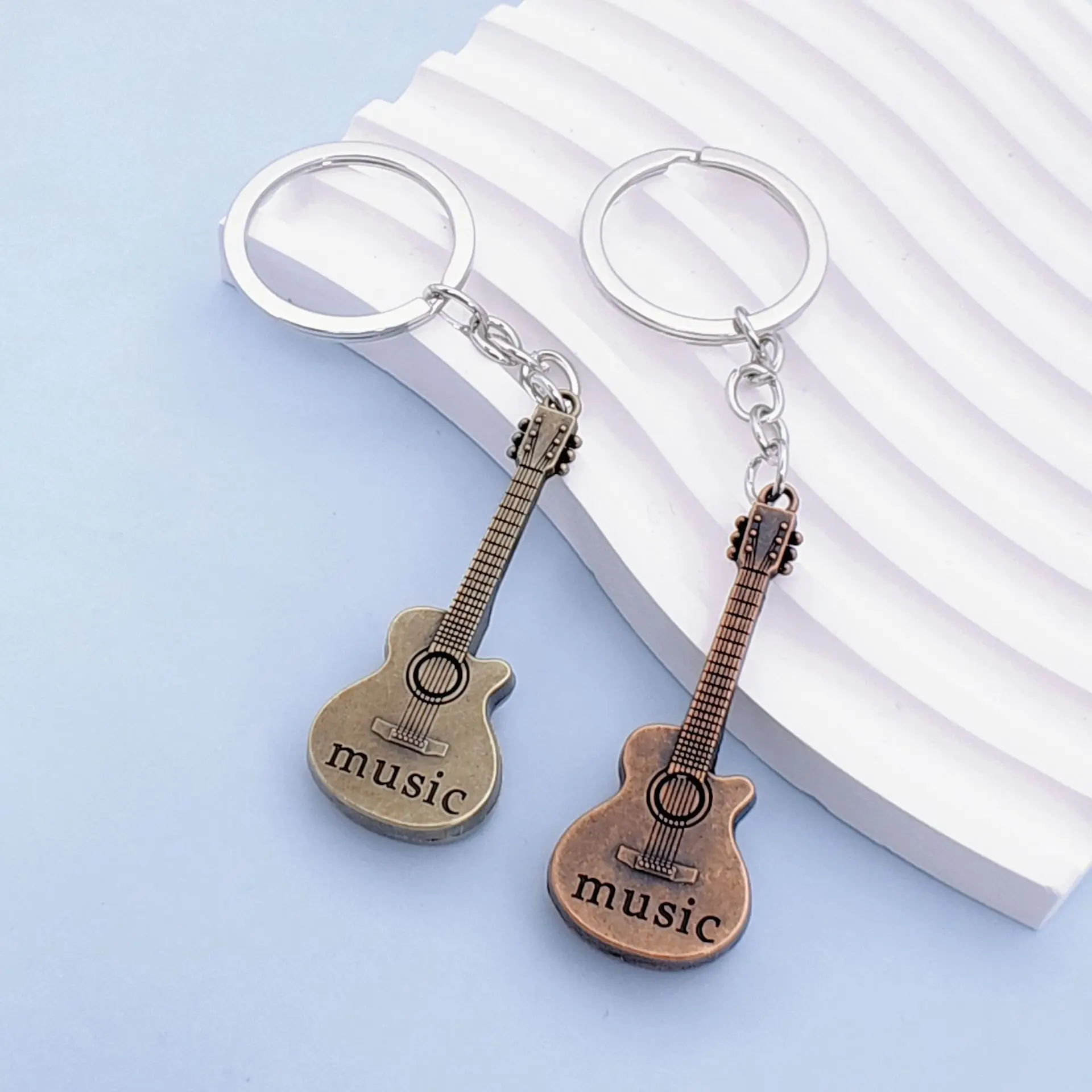 New Fashion Retro Music Guitar Creative Keychain For Men's Women's Metal Bag Car Key Chain Pendant Cross-Border Jewelry K5307