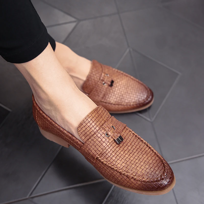 Korean Version of the Trend Men's Hair Stylist Pointed Shoes British Casual Retro Small Leather Shoes Nightclub Fashion Shoes