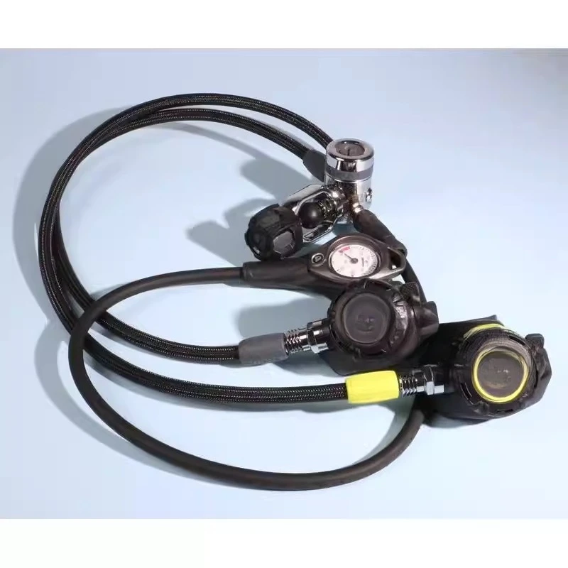 

Резервный регулятор головного убора (основной и дополнительный) + манометр, комплект для дайвинга (аппарат для подводного дыхания)