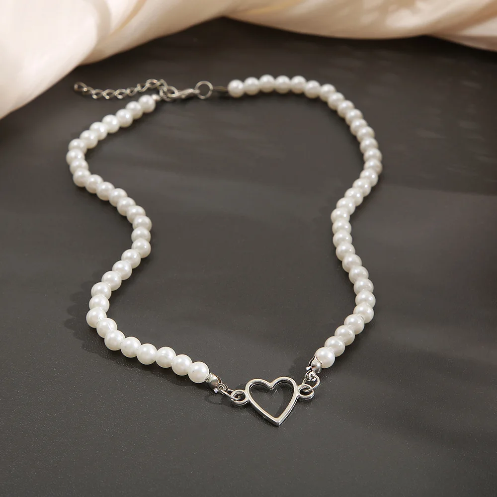 Französische Vintage-Perlenkette für Damen, Modische Silberfarbene Liebesherz-Halskette, Einfacher Damenschmuck, Geschenk für Damen – Detail 4