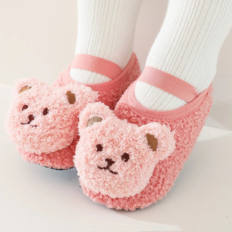 الكرتون الدببة الطفل جوارب يمكن السير بها على الأرض الاطفال نعال قماش طفل حذاء دافئ الأطفال لينة عدم الانزلاق Prewalkers داخلي المنزل النعال