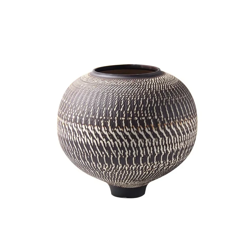 

Japanese-style wabi-sabi ceramic vase