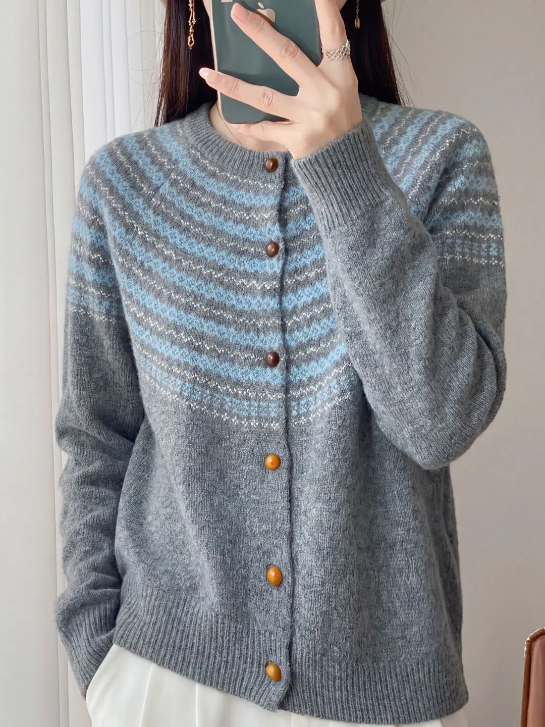 Cardigan en laine tricotée à motifs jacquard Fair Isle, idéal pour l’automne/hiver, avec un design aux couleurs douces et contrastées, et un nouveau haut à col rond à rayures.