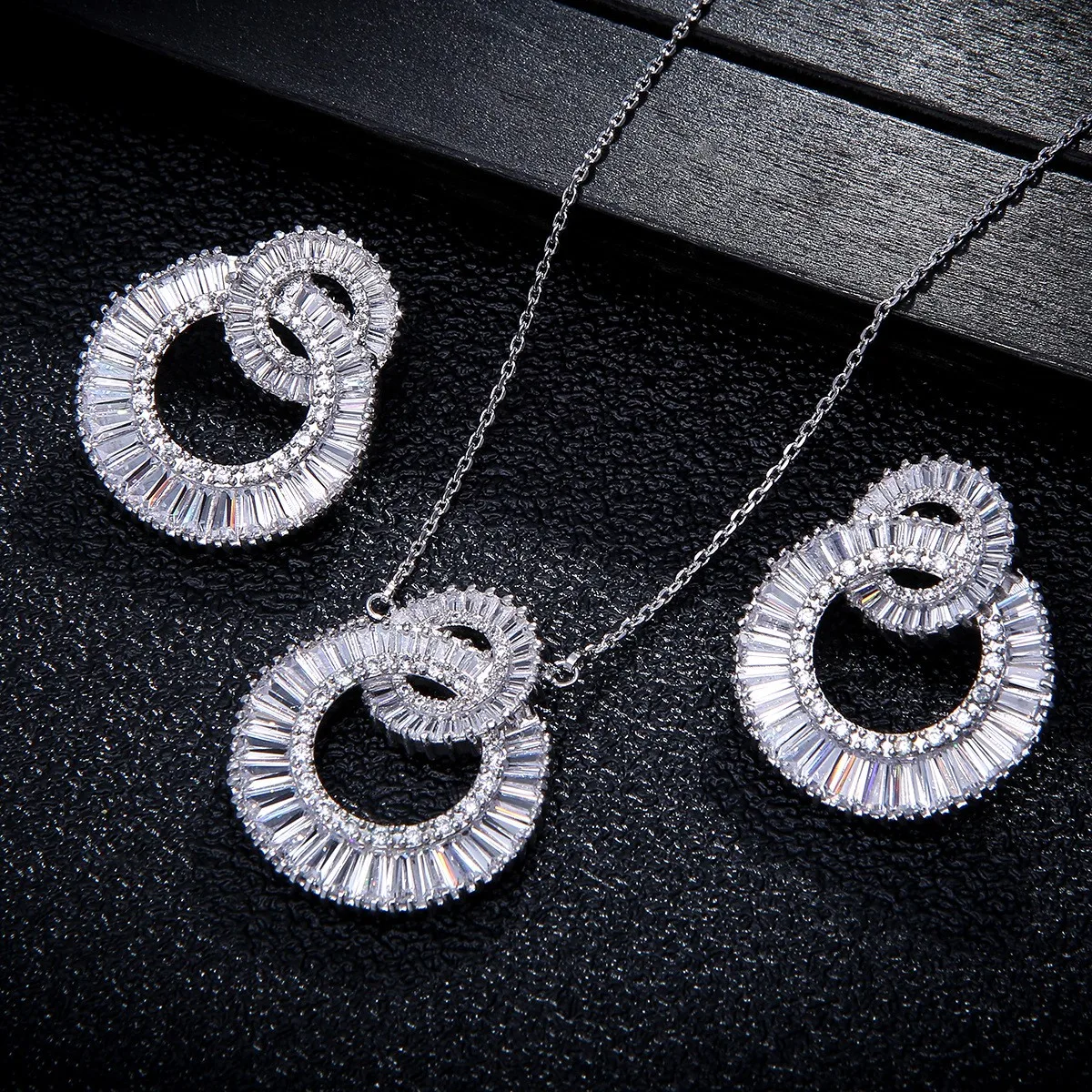 

Новый дизайнерский роскошный багет с геометрическим кубическим цирконом, обручальное ожерелье в Дубае, комплект серег для женщин, свадебные украшения d1119