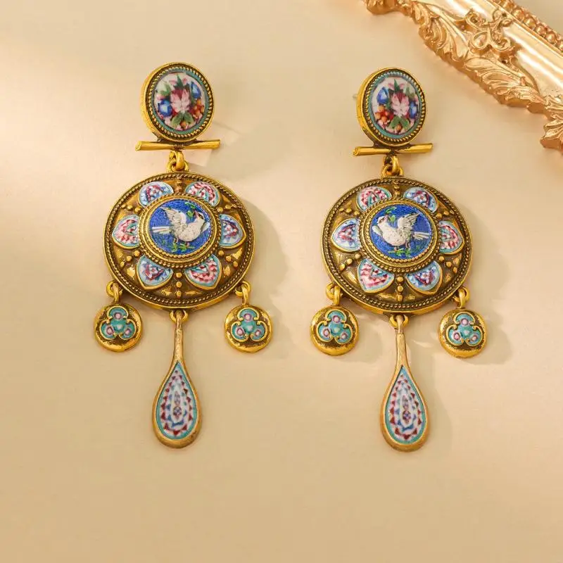 New！Retro Court-Style Rattle Earrings Medieval Ethnic Vintage Stud Earring For Women Party Ornate Design Ear Jewelry Gifts