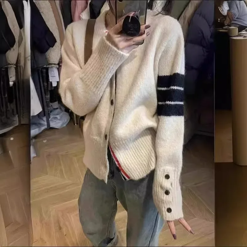 

2025 New Women's Clothing Lazy Style Soft Glutinous Sweater V-neck Small Fragrant Style Knitted Cardigan Jacket For Women