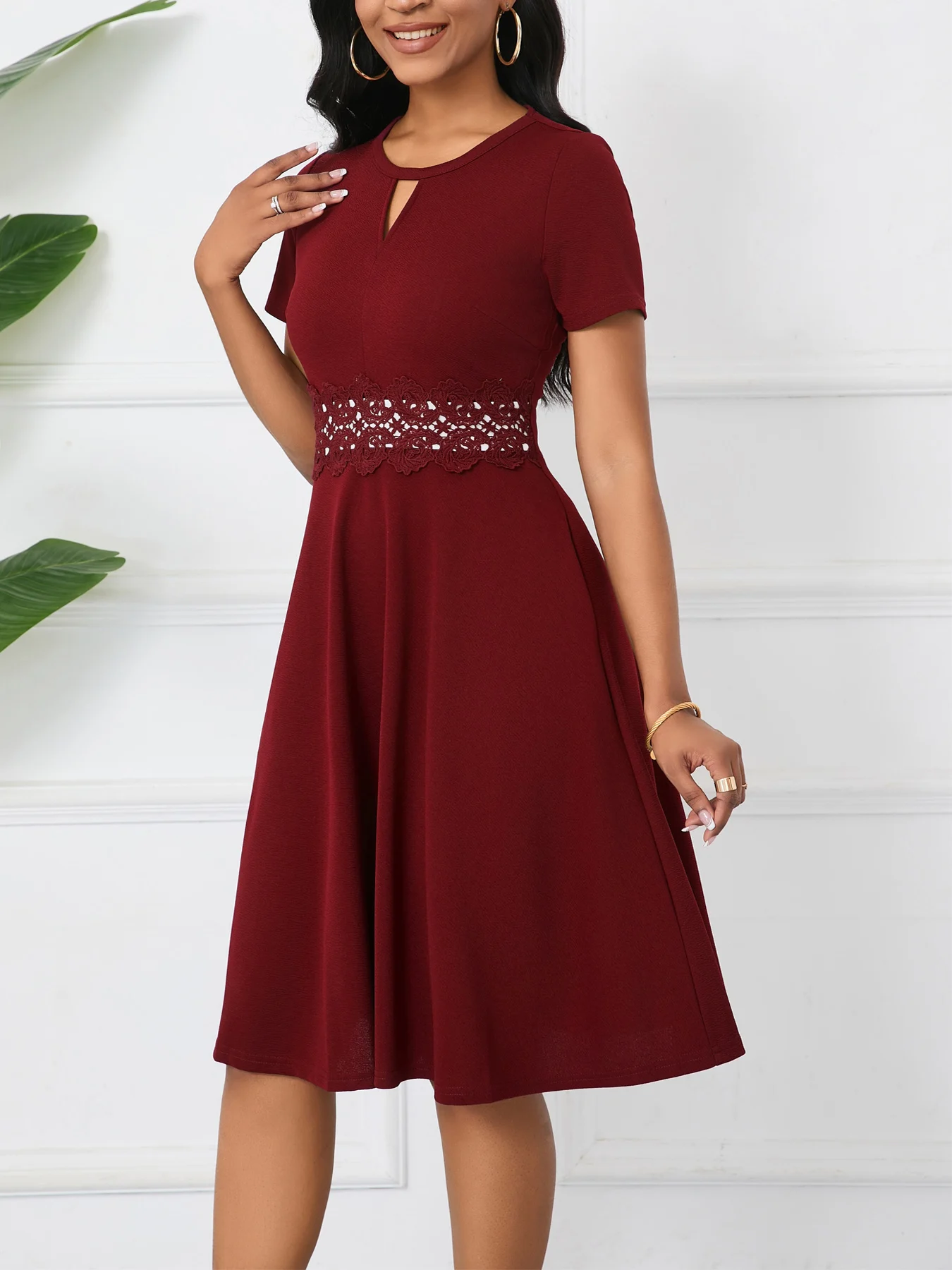 Elegantes Damen-Sommerkleid mit Rundhalsausschnitt, kurzen Ärmeln, Spitze, Taillenausschnitt, hoher Taille, elegant für Büro, Cocktailparty. – Detail 14