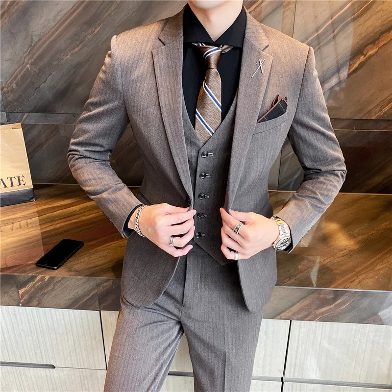 L30968 Nuevo traje coreano delgado de tres piezas con un solo botón para hombre, traje informal para hombre, vestido para padrinos de boda