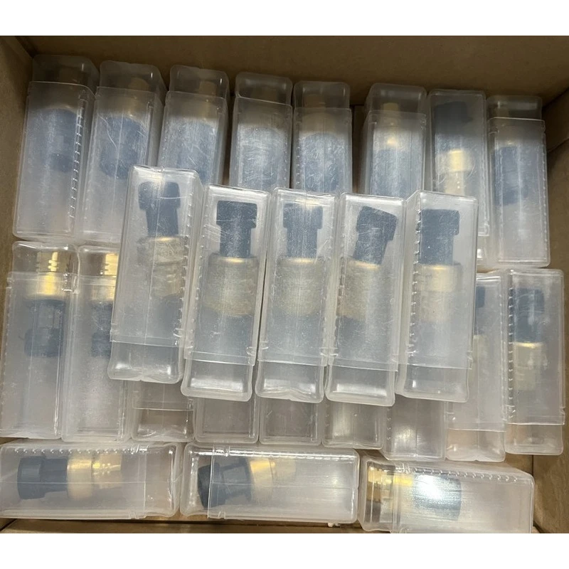 Air conditioning pressure sensor (applicable to Emerson PTM06-1P4A 1P2-A 3P1-C 1P1 3P5) genuine and brand new