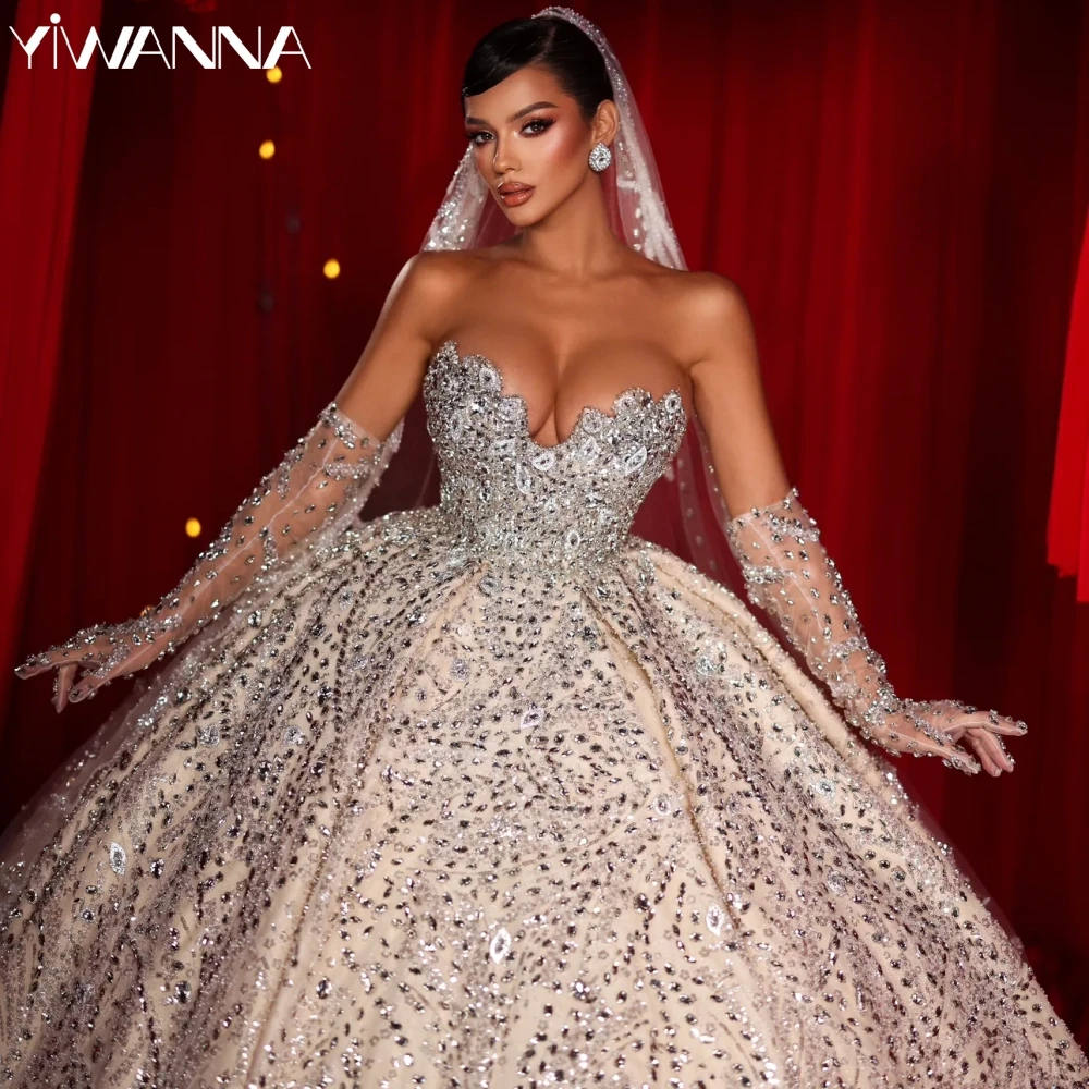 

Dazzling Luxury Beaded Rhinestones Wedding Dress Romantic Sweetheart Neck Bridal Gown Customized Sleeveless Dresses For Bride
